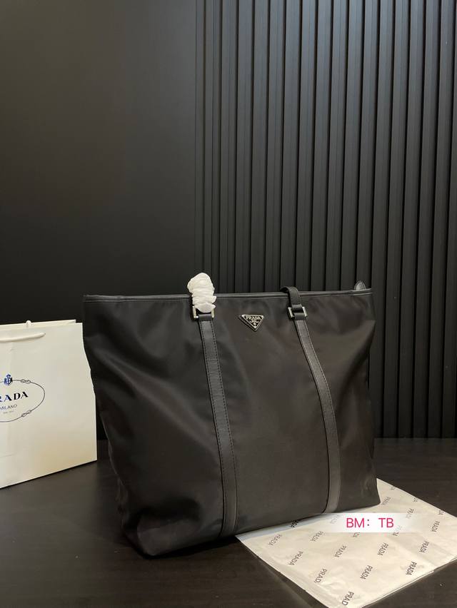 prada Prada Tote Bag Shopping Bag Generous And Casual Nylon Material Light Tr