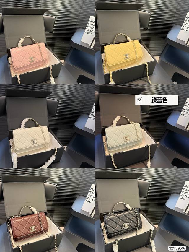 chanel Chanel's New Hand-Held Chain Bag Shows The Most Beautiful You At All T