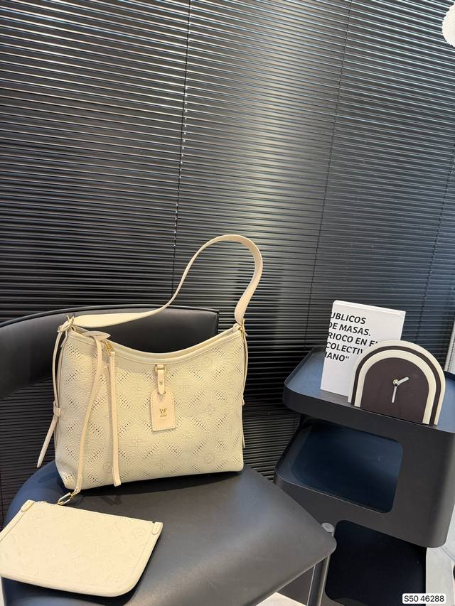 lv's Embossed Carry If You Like Carry With Large Capacity, You Can't Miss Wit