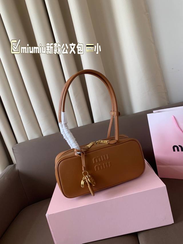 Miumiu New Briefcase The Wind Is Blowing Too Hard This Year There Are So Man