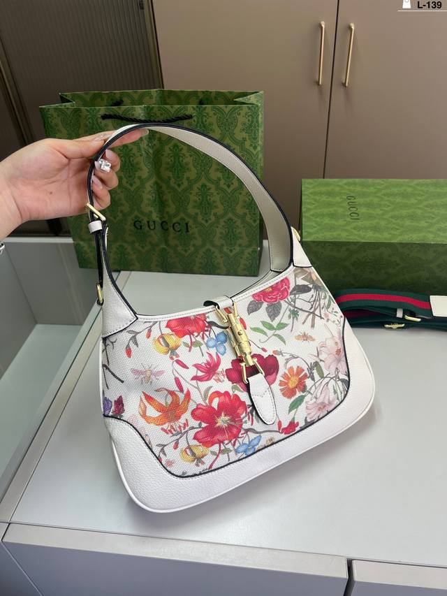 Cool Armpit Bag Gucci. New Arrival L-139 Size 30 19