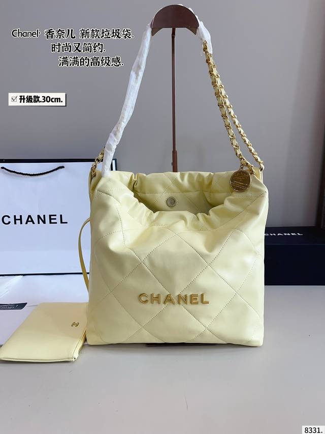 With Gift Box. Chanel Early Spring Series New Chain Garbage Bag Shopping Bag Gol