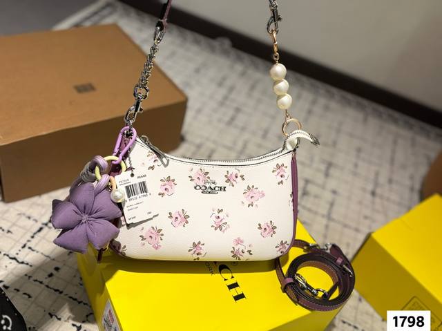 With Pendant The Hottest Underarm Bag From Coach Is Here The Hottest Underarm Ba
