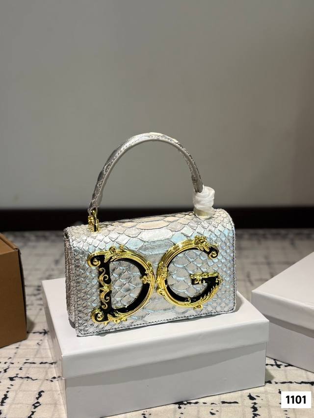 With Box Dg Dolce & Gabbana Chain Bag The Bag Is So Gentle And Girly In Your Han