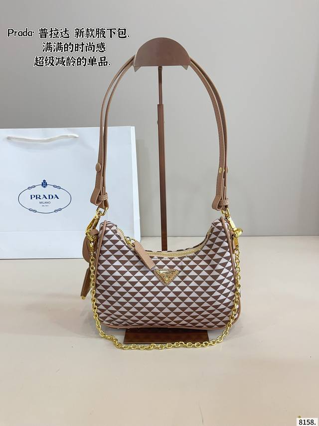 Prada Single Shoulder Underarm Bag Needless To Say, The Texture Is The Small Siz