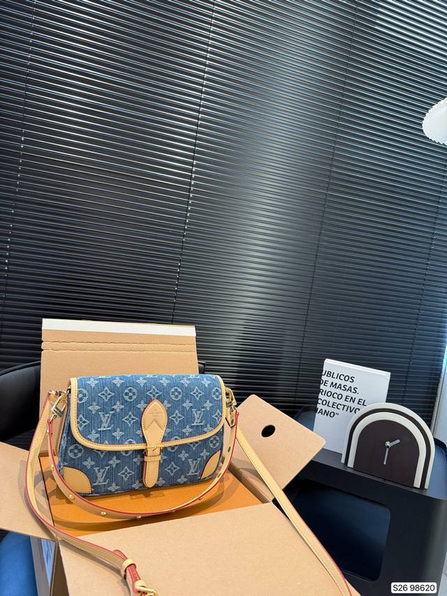 With Folding Box Lv Denim Baguette Bag Simple And Comfortable To Wear A Modified