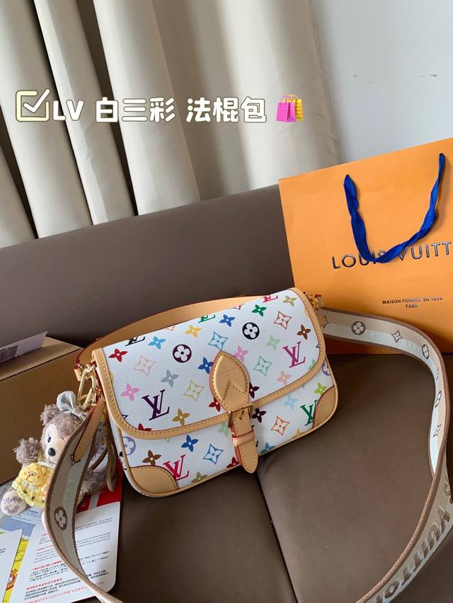 Full Set Gift Box Pendant Size 25*17 Lv White Tri-Color Baguette Bag Hand-Held S