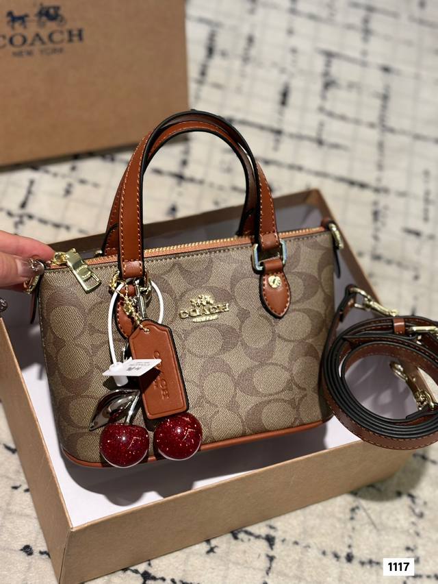 With Pendant And Folding Box Coach Tote Bag The Basket Can Be Carried By Hand Or