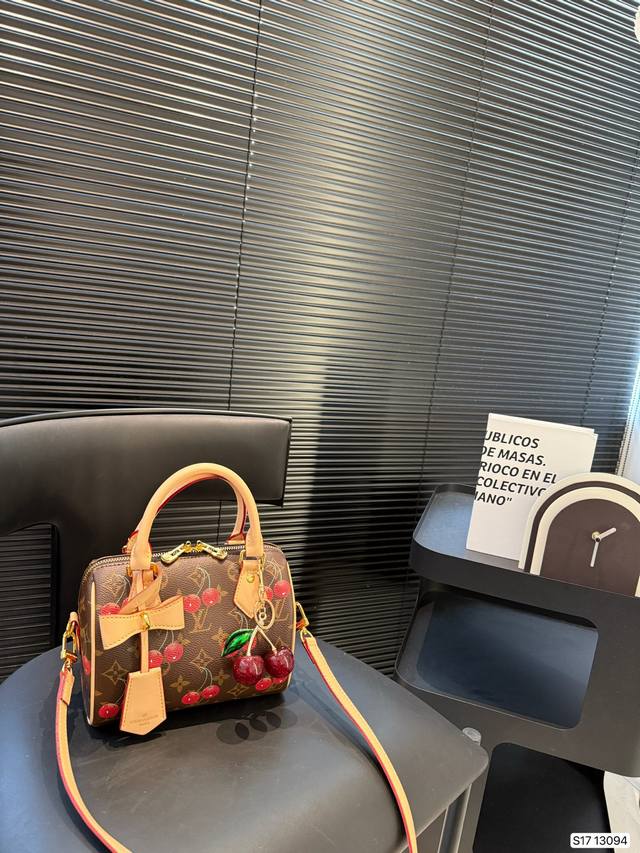 lv Cherry Pillow Bag Spring And Summer Show Series This Time The Lv Model Is