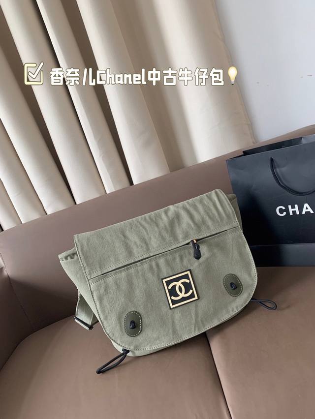 Chanel Second-Hand Jeans Chanel Use The Big Square Logo To Welcome The Fashionab