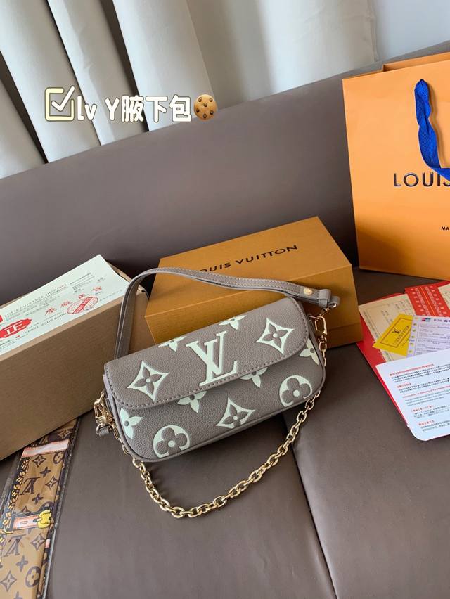 Code-Changing Chip With Silk Scarf Size 22*12Cm Lv Y Underarm Bag This Version I