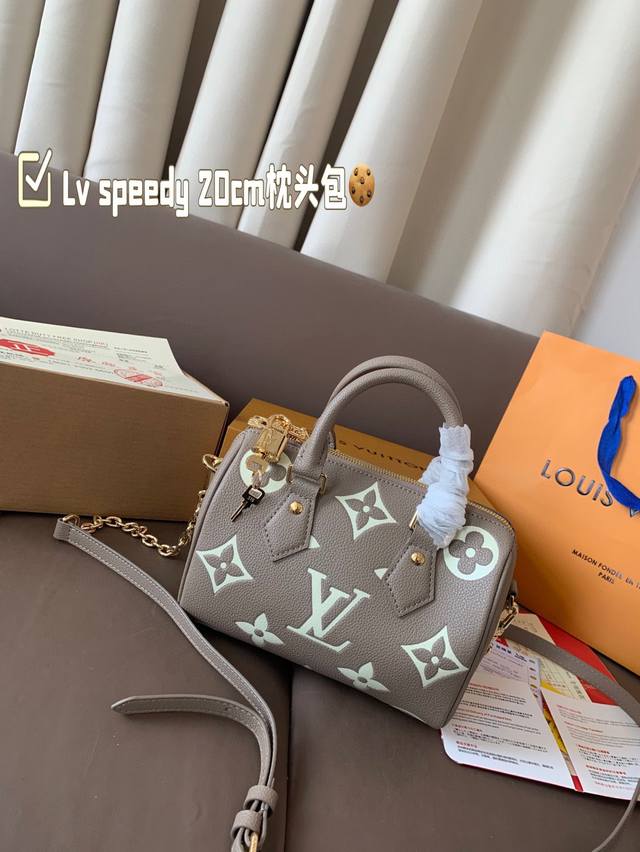 lv Speedy 20Cm Pillow Bag. The Lining Is The Same As The Counter One, No Matt