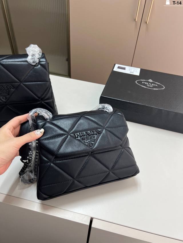 Small Prada Black Warrior Spectrum Is So Handsome Pure Black Body Matte Black Ch