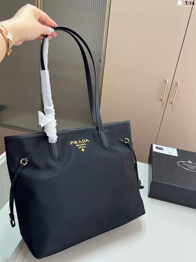 prada Classic Shopping Bag Nylon Tote Is Big Enough, Convenient, Light, Comfo