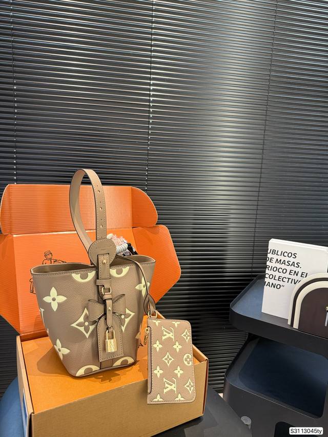 With Airplane Box Folding Box Blind Guess This Time Lv's New Dark Horse Is All I