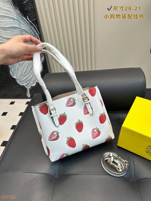 With Gift Box Size: 28*21Cm Coach May New Product Printed Strawberry Series Smal