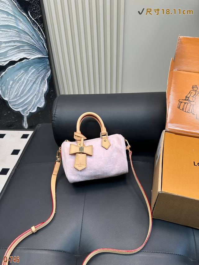 Comes With A Complete Box Size 18.11 Lv Mini Pillow Bag Is So Beautiful That It'