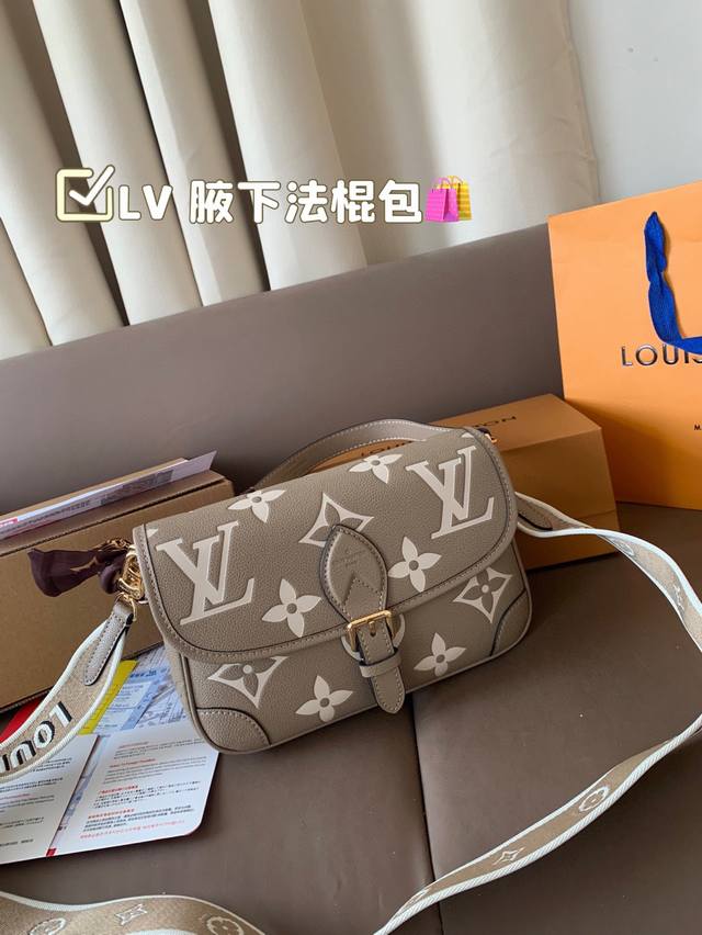 Cowhide Version With Scarf Pendant Lv Lv Baguette Elephant Gray Is Really Very E