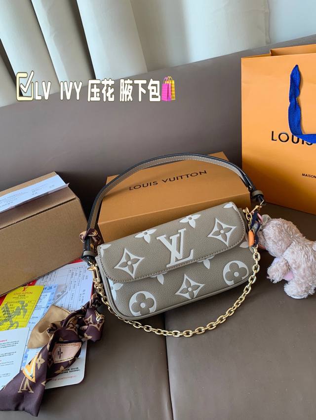 Full Gift Box Pendant Size 23*12 Lv Ivy Embossed Underarm Bag Handbag Shoulder B