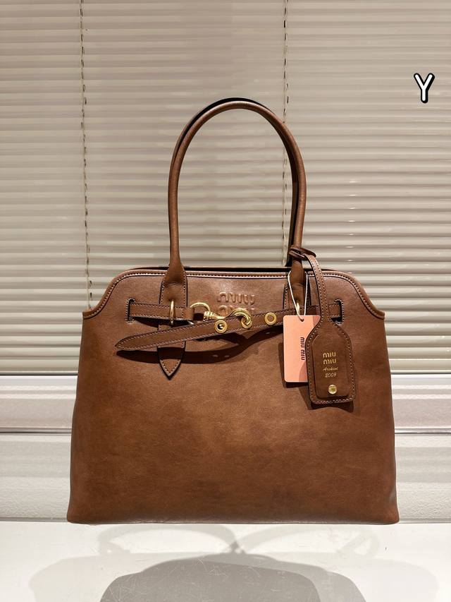 size 39.30Cm I Bought Miu Shell Tote It's Hard Not To Be Tempted By It. It's
