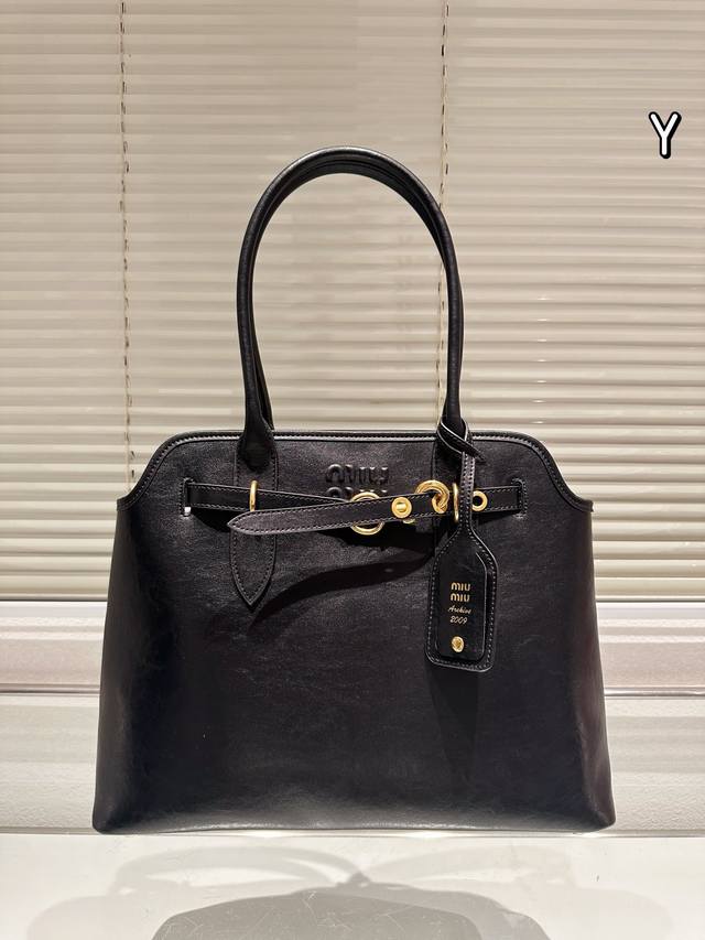 size 39.30Cm I Bought Miu Shell Tote It's Hard Not To Be Tempted By It. It's
