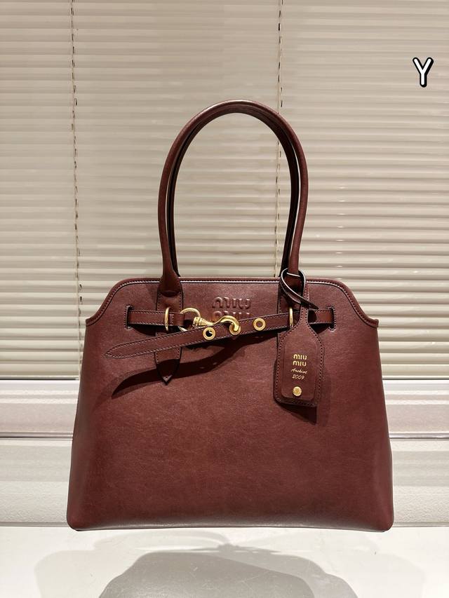 size 39.30Cm I Bought Miu Shell Tote It's Hard Not To Be Tempted By It. It's