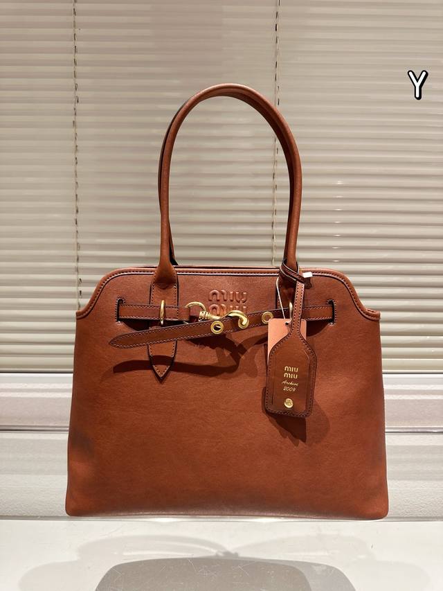 size 39.30Cm I Bought Miu Shell Tote It's Hard Not To Be Tempted By It. It's