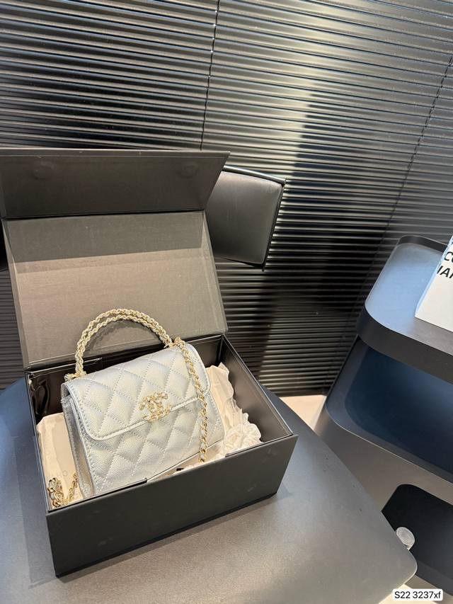 With Folding Box Chanel Kelly Hand-Held Chain Bag Always Shows The Most Beautifu