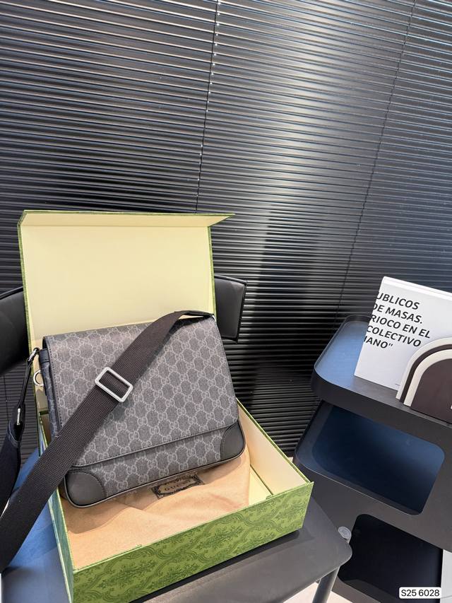 lv Men's Messenger Men's Bag Sharing 0Louisvuitton Shoulder Bag Louisvuitton
