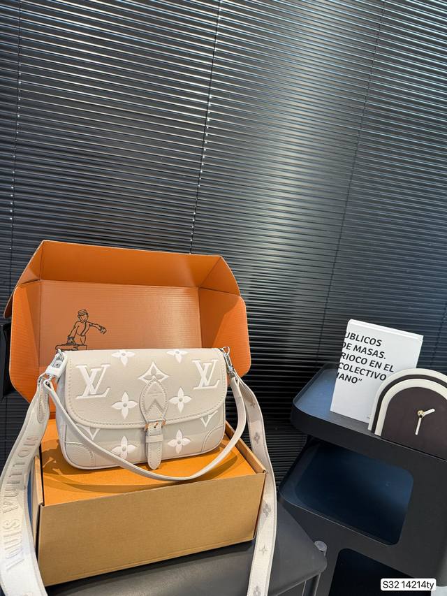 With Airplane Box Folding Box All-Steel Hardware Original Replica Lv Baguette Ba