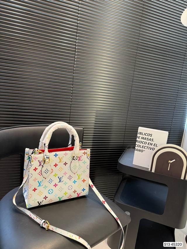 lv Onthego Tote Has Simple And Neat Lines. The Bag Is Spacious And Has A Huge