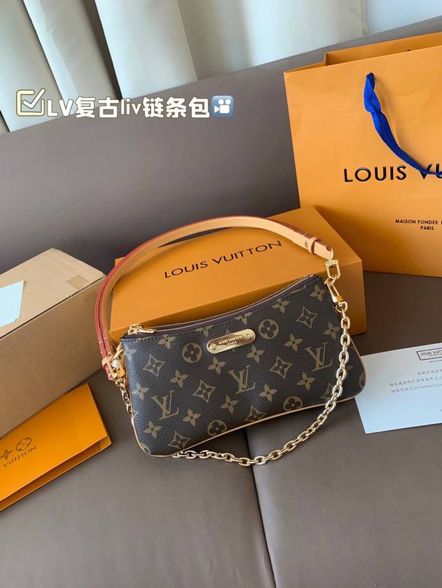 Fashionable And Exquisite Chain Bag With A Retro Style Classic Old Flower Design
