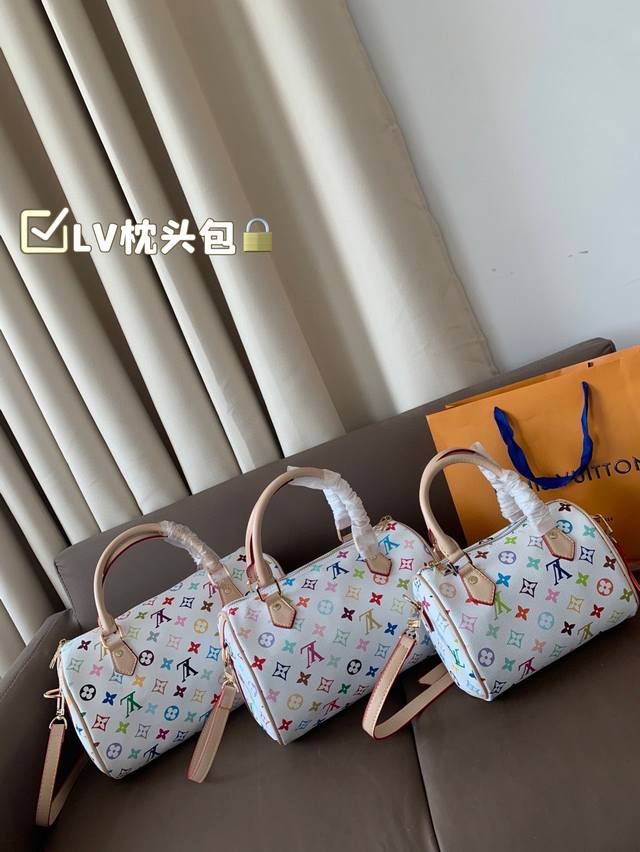 Large, Medium And Small Lv Pillow Bag Lv Beauty White Tri-Color Is Really Beauti