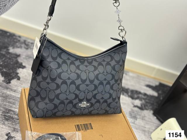 With Box Coach's New Underarm Juliet Underarm Bag Hot Girl Style Is So Cool Coac