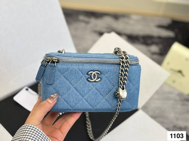 Large And Small With Box A Chanel Heart Ball Cosmetic Bag For Valentine's Day De