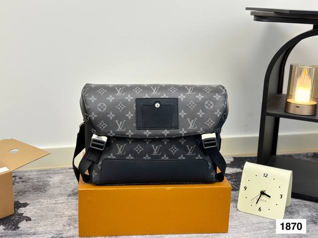 The Lvvoyager Messenger Bag Is The Best-Selling Bag Among Men's Bags. It Has Bot