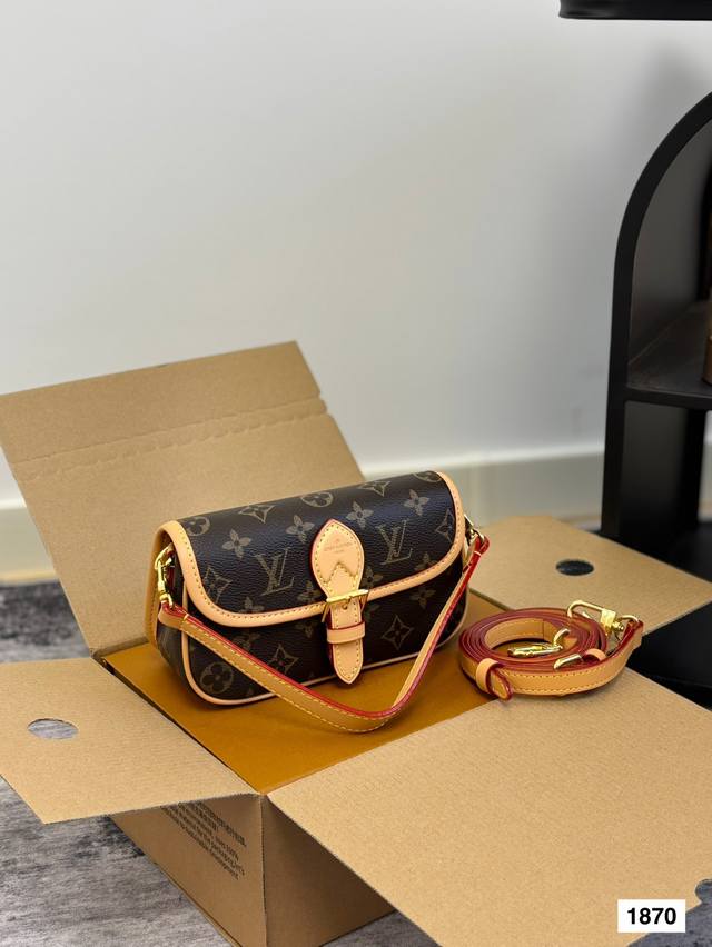 lv Nano Diane Leather Underarm Baguette Bag Full Steel Hardware Full Gift Box