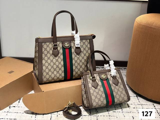 Gift Box Packaging Cool Gucci Shell Handbag The Color Combination Is Very Retro