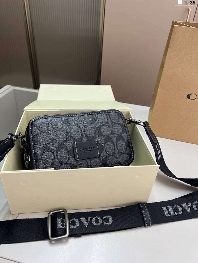 Coach Men's Camera Bag Very Fashionable And Recognizable Square And Very Fit And