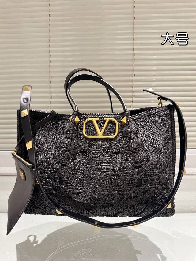 Large Size Valentino Counter Hot Model, Playful And Unique, Looks Good On Anyone