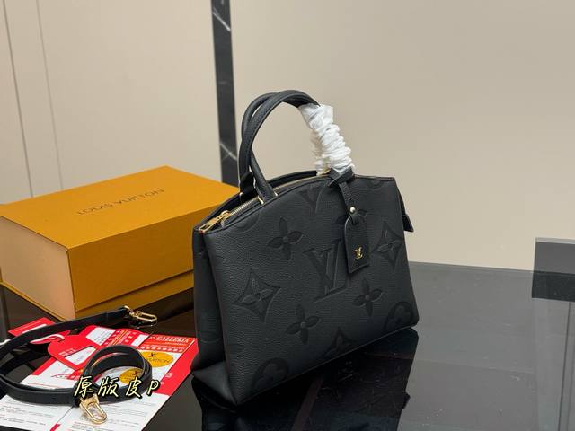 With Folding Box Airplane Box Lv Black Soft Grain Cowhide Handbag Shoulder Bag P