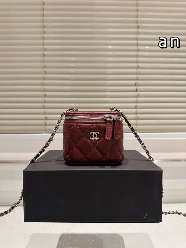 chanel Box Bag Lazy And Casual And Easy To Carry Full Of Surprises On The Bod