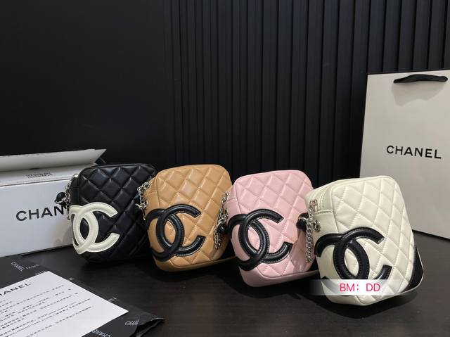 Chanel Confort Camera Bag With Box Can Be Easily Matched With Any Combination Lo