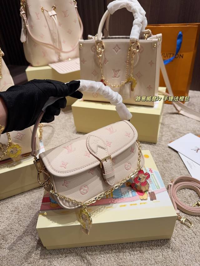 With Pendant 15 With Folding Box Size 17.8 Cm Louis Vuitton Lv Baguette Bag Summ