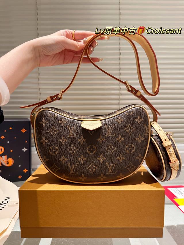 Replica Calfskin The Ceiling In Lvvintage The Classic Among Classics The Versati