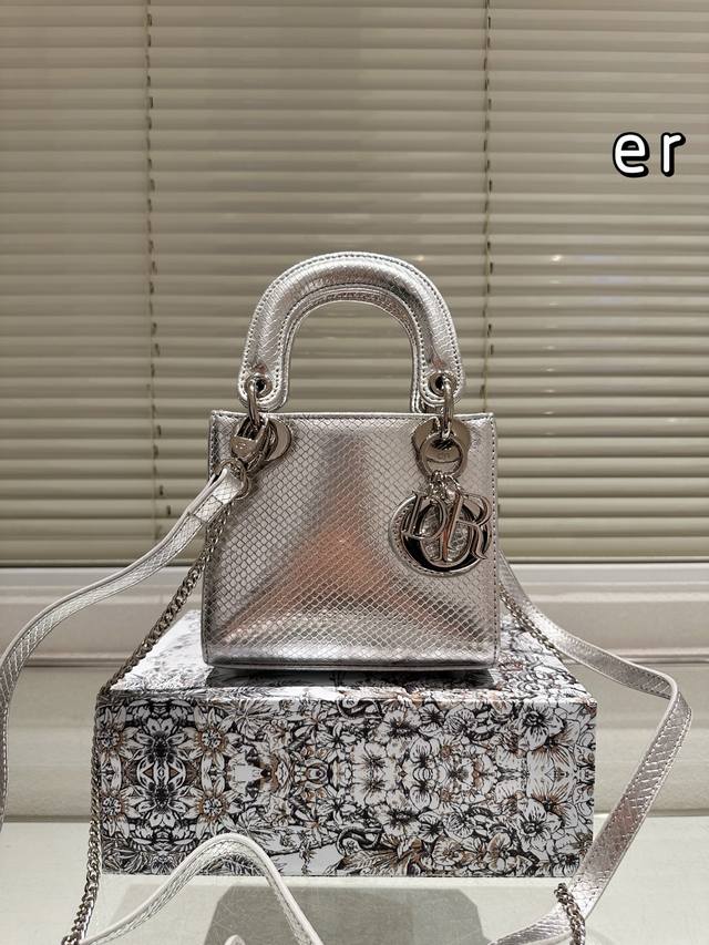 Gift Box Dior Lady Dior Bag With Lizard Pattern The Inner Lining Is Made Of Shee