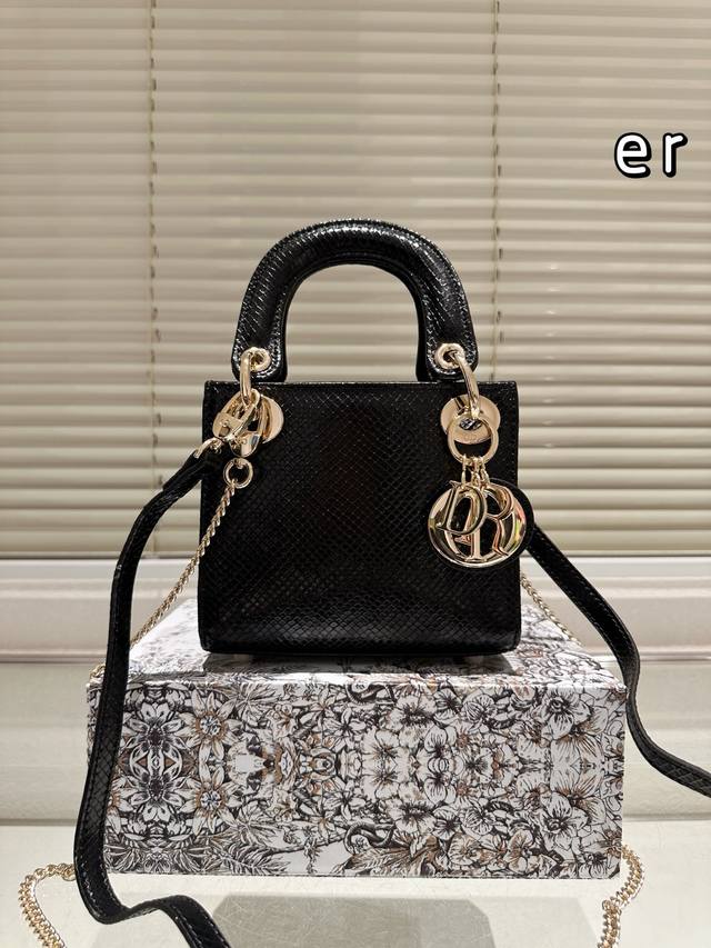 Gift Box Dior Princess Diana Bag Lizard Pattern Lady The Inner Lining Is Made Of