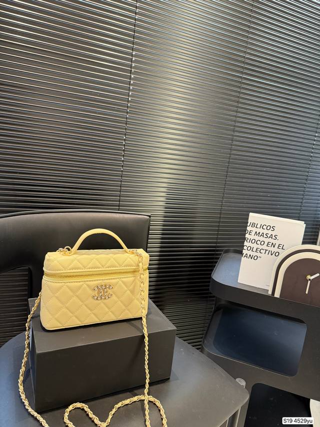 With Folding Box Chanel Cosmetic Bag I Think Every Girl Who Loves Makeup Should