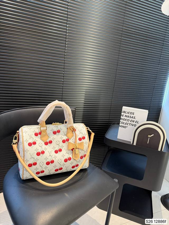 lvthe Cherry Pillow Bag Is An Ideal Urban Bag. The Iconic Shape And Classic M