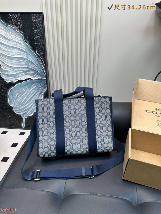 With Gift Box The New Smith Series Tote Bag From Coach Has A Large Internal Spac